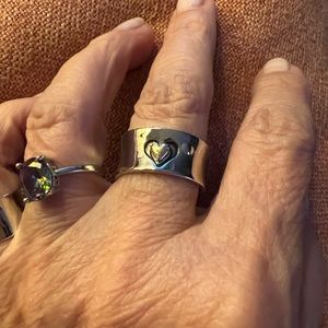 🆕️ Blemished gold heart 11 ring